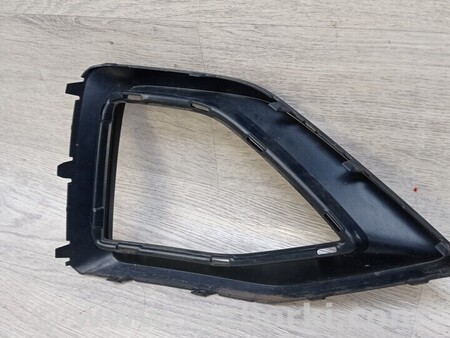 ФОТО Накладка Рамка Заглушка противотуманных фар бампера переднего для Audi (Ауди) Q2 Киев