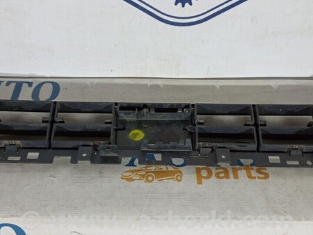 ФОТО Підсилювач решітки бампера переднього для Audi (Ауди) Q2 Киев