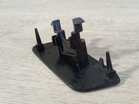 ФОТО Права заглушка переднього бампера омивача скла фари для Audi (Ауди) Q2 Киев