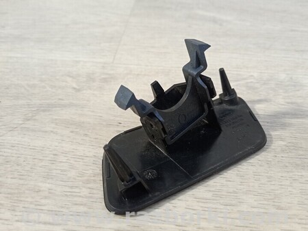 ФОТО Права заглушка переднього бампера омивача скла фари для Audi (Ауди) Q2 Киев