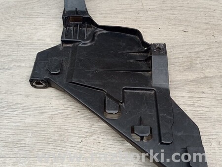 ФОТО Кронштейн кріплення направляюча фари права Аudi для Audi (Ауди) Q5 8R (04.2008-03.2017) Київ