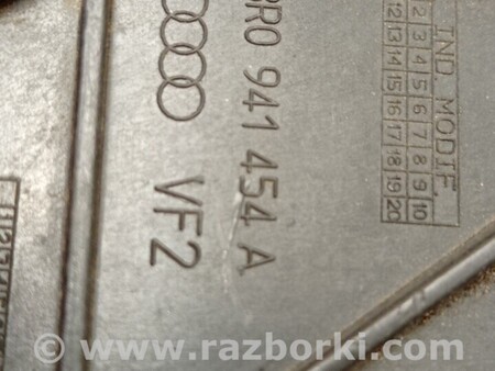 ФОТО Кронштейн кріплення направляюча фари права Аudi для Audi (Ауди) Q5 8R (04.2008-03.2017) Київ