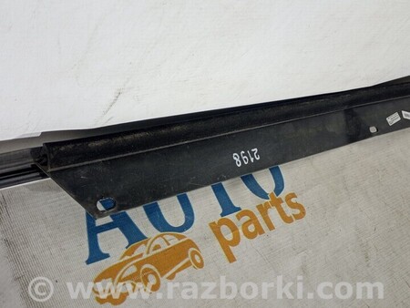 ФОТО Ущільнювач скла дверей задньої правої для Audi (Ауди) Q7 4M (03.2015-...) Киев