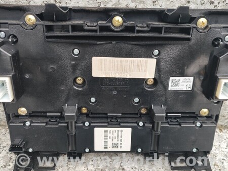 ФОТО Панель управлінням радіо сд монітор для Infiniti QX30 Киев