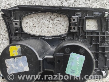 ФОТО Передній тримач чашки для Infiniti QX30 Киев