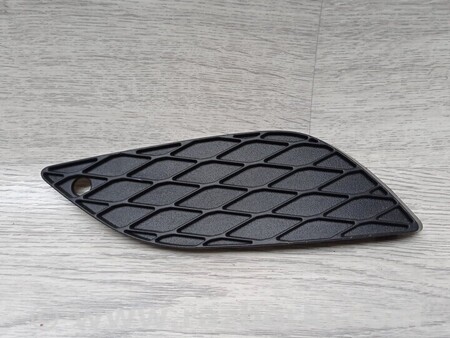 ФОТО Решітка накладка заглушка туманки ПТФ переднього бампера для Mercedes-Benz Rklasse Киев