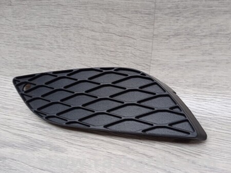 ФОТО Решітка накладка заглушка туманки ПТФ переднього бампера для Mercedes-Benz Rklasse Киев