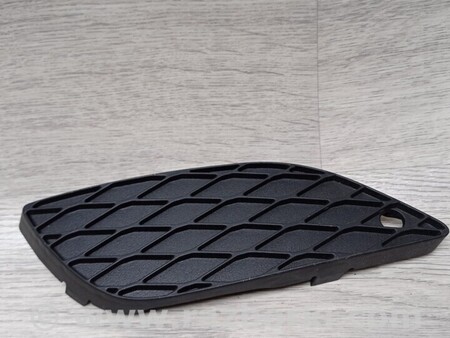 ФОТО Решітка накладка заглушка туманки ПТФ переднього бампера для Mercedes-Benz Rklasse Киев