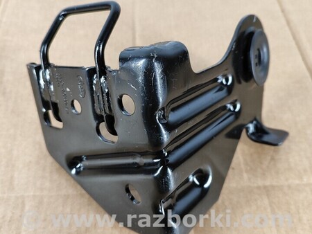 ФОТО Центральный кронштейн 2-го ряда сидений для Land Rover Range Rover Evoque Киев