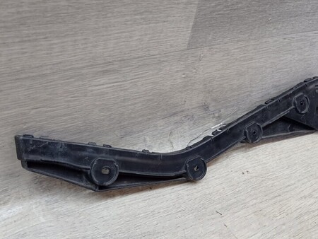 ФОТО Кронштейн кріплення направляюча заднього бампера правий для Skoda Rapid Київ