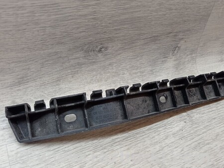 ФОТО Кронштейн кріплення направляюча заднього бампера правий для Skoda Roomster Киев