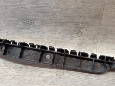 ФОТО Кронштейн кріплення направляюча заднього бампера правий для Skoda Roomster Киев