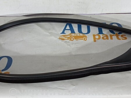 ФОТО Ущільнювач двері передньої правої на двері для Volvo S80 Київ