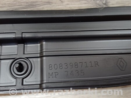 ФОТО Уплотнитель резинка двери крила передней правой для Renault Scenic Киев