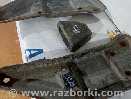 ФОТО Кронштейн крепления передней рессоры левый правий для Mercedes-Benz Sprinter Киев