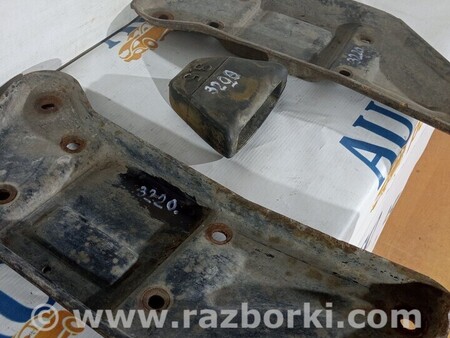 ФОТО Кронштейн крепления передней рессоры левый правий для Mercedes-Benz Sprinter Киев