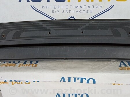 ФОТО Накладка підніжки заднього бампера для Mercedes-Benz Sprinter Киев