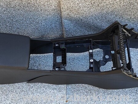 ФОТО Консоль центральная для Skoda Superb Киев