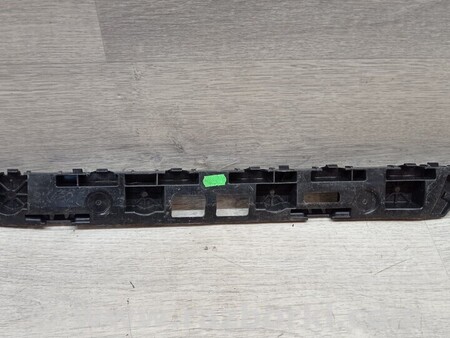 ФОТО Kронштейн кріплення направляюча заднього бампера правий Універсал для Skoda Superb Киев