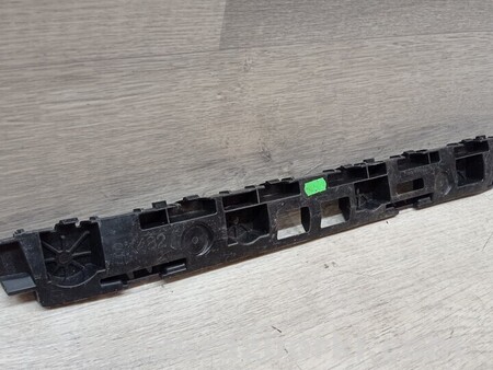 ФОТО Kронштейн кріплення направляюча заднього бампера правий Універсал для Skoda Superb Киев