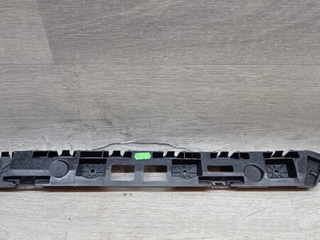 ФОТО Kронштейн кріплення направляюча заднього бампера правий Універсал для Skoda Superb Киев