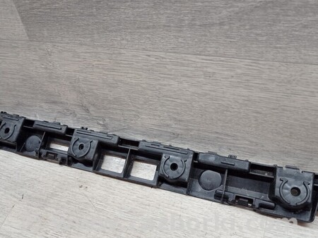 ФОТО Kронштейн кріплення направляюча заднього бампера правий Універсал для Skoda Superb Киев