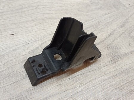 ФОТО Кронштейн кріплення направляюча радіатора правий для Suzuki Swift Київ