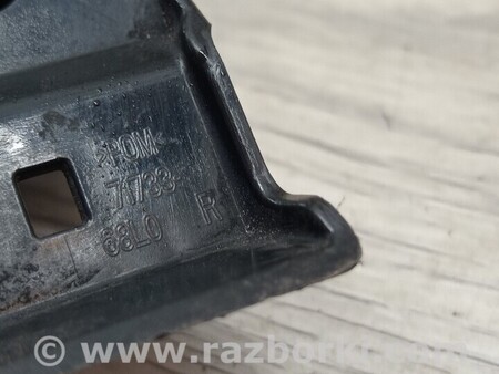 ФОТО Кронштейн кріплення направляюча радіатора правий для Suzuki Swift Київ