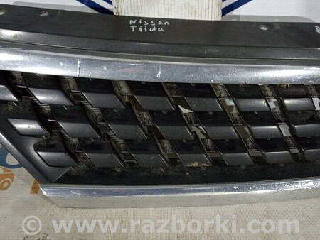 ФОТО Решетка радиатора Правая для Nissan Tiida Киев