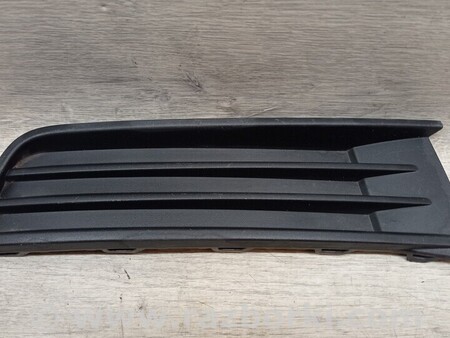 ФОТО Решітка накладка переднього бампера права для Volkswagen Touran (01.2003-10.2015) Киев