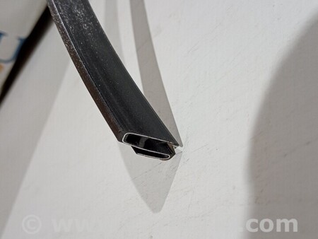 ФОТО Ущільнювач лобового скла для Volvo V60 Київ