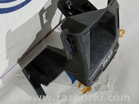 ФОТО Кронштейн омивача фар правий для Volvo V70 Киев