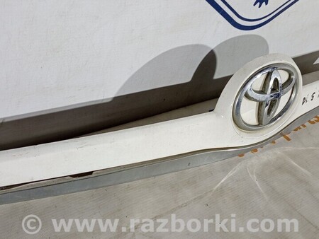 ФОТО Накладка кришки багажника хром підсвічування номера для Toyota Verso Киев