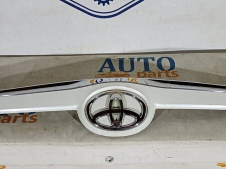 ФОТО Накладка кришки багажника хром підсвічування номера для Toyota Verso Киев