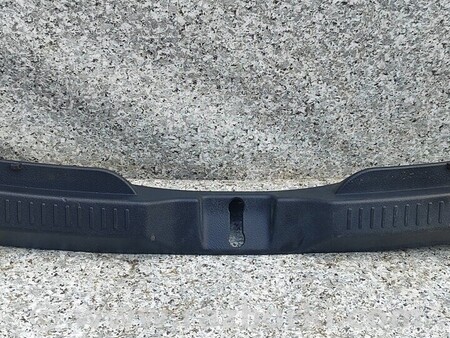 ФОТО РЕСТ Накладка багажника нижня під замок Накладка для Toyota Verso Киев