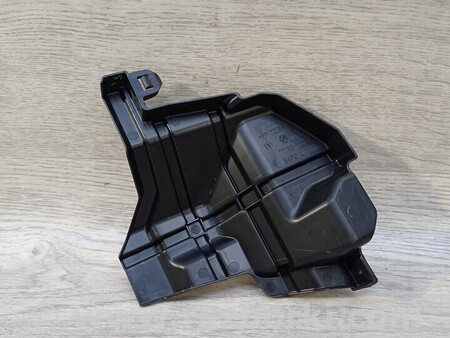 ФОТО Кронштейн крепления направляющей воздуха дефлектор воздуховод левий для Suzuki Vitara Київ