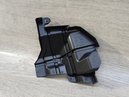 ФОТО Кронштейн крепления направляющей воздуха дефлектор воздуховод левий для Suzuki Vitara Київ