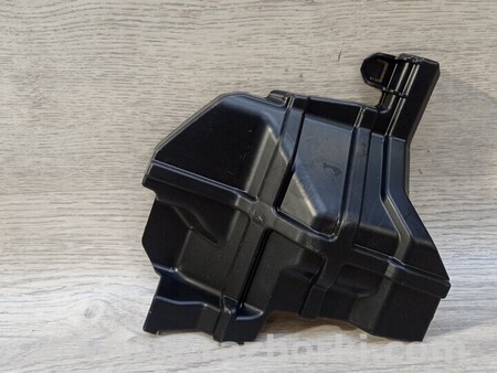 ФОТО Кронштейн крепления направляющей воздуха дефлектор воздуховод левий для Suzuki Vitara Київ