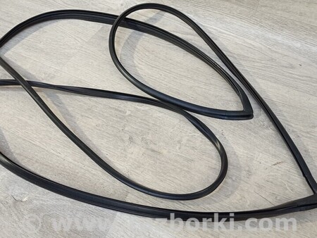 ФОТО Уплотнитель резинка лобового стекла для Mercedes-Benz Vito Киев