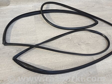 ФОТО Уплотнитель резинка лобового стекла для Mercedes-Benz Vito Киев