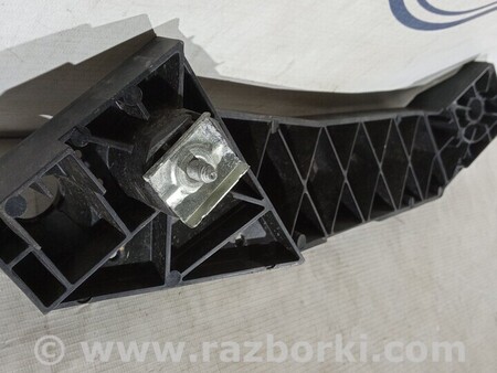 ФОТО Кронштейн кріплення направляюча панелі радіатора права для Opel Vivaro Киев