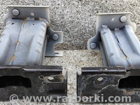 ФОТО Кронштейн усилителя бампера правый для Nissan X-Trail Киев