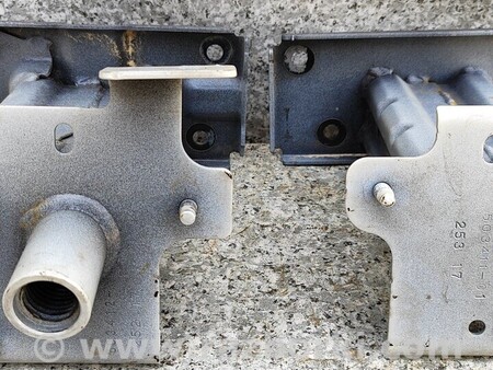 ФОТО Кронштейн усилителя бампера правый для Nissan X-Trail Киев