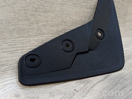 ФОТО Брызговик задний правий для Volvo XC40 Киев