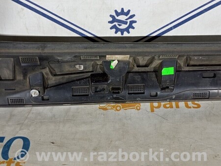 ФОТО Молдинг двери задней правой нижний Молдинг двері для Volvo XC60 Киев