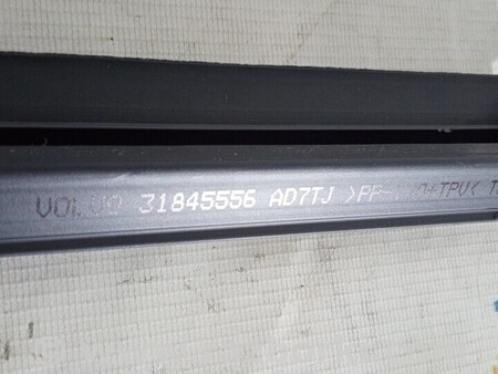 ФОТО Уплотнитель резинка двери задняя левая Ущільнювач гумка для Volvo XC90 Киев