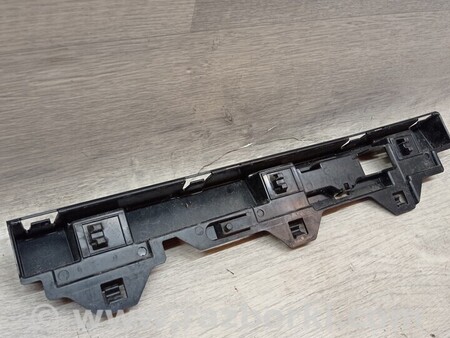 ФОТО Кронштейн кріплення накладки порога правий для BMW 1-Series (все года выпуска) Киев