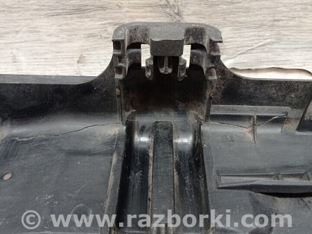 ФОТО Кронштейн кріплення направляюча модуля радіатора лівий Деф для BMW 1-Series (все года выпуска) Киев