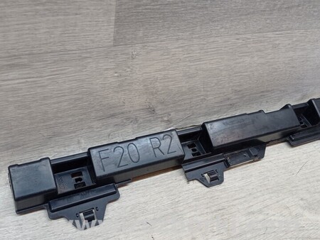 ФОТО Кронштейн кріплення направляюча накладки порога другий правий для BMW 1-Series (все года выпуска) Киев