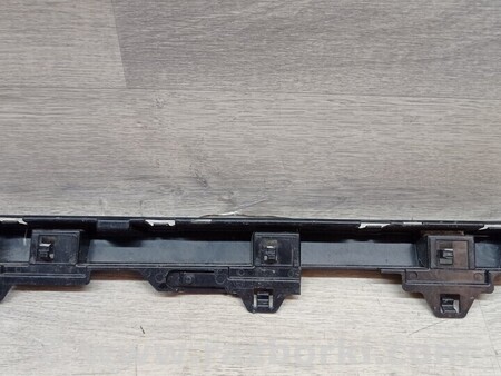 ФОТО Кронштейн кріплення направляюча накладки порога другий правий для BMW 1-Series (все года выпуска) Киев